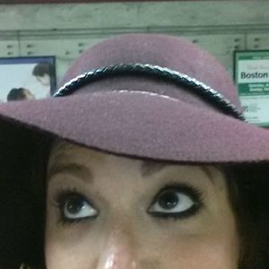 Meet your Posher, Layla